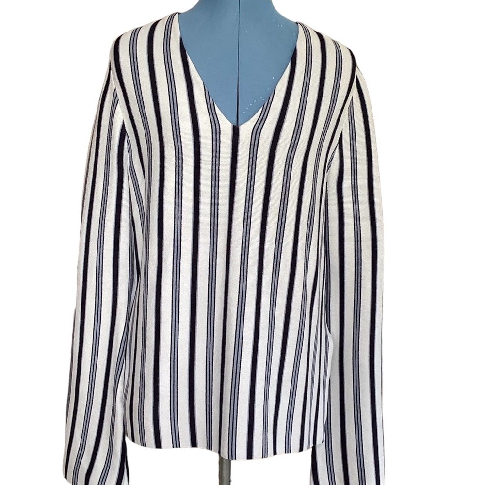 Ann Taylor gray/black/white silk blend pullover sweater/tunic. Size M.